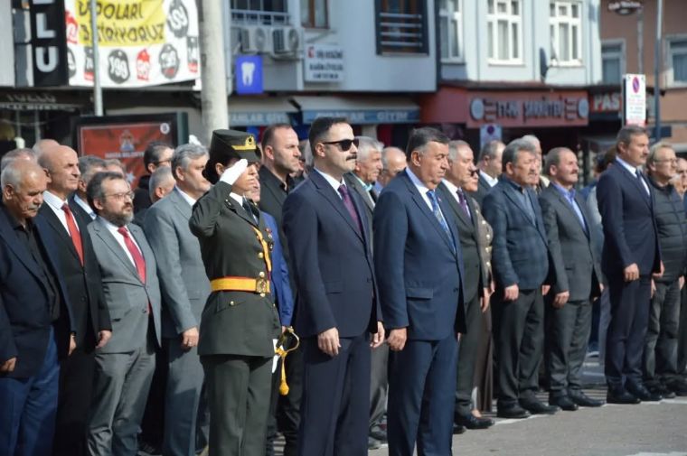 29 Ekim Cumhuriyet Bayramı Münasebetiyle Çelenk Sunma Programı İcra Edildi.