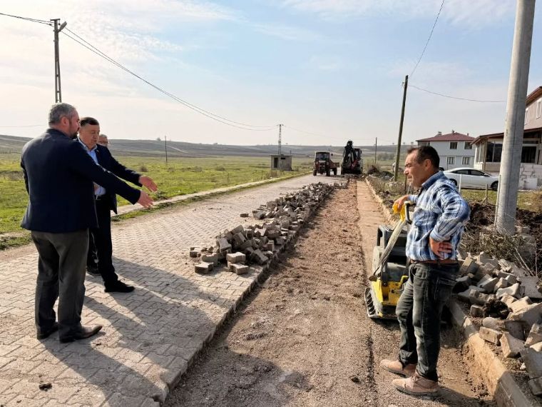 Belediyemiz Fen İşleri Müdürlüğüne Bağlı Ekiplerimiz Tarafından Yapılan Yol Yapım ve Bakım Onarım Çalışmalarını Yerinde İnceleyerek Değerlendirmelerde Bulunduk. .